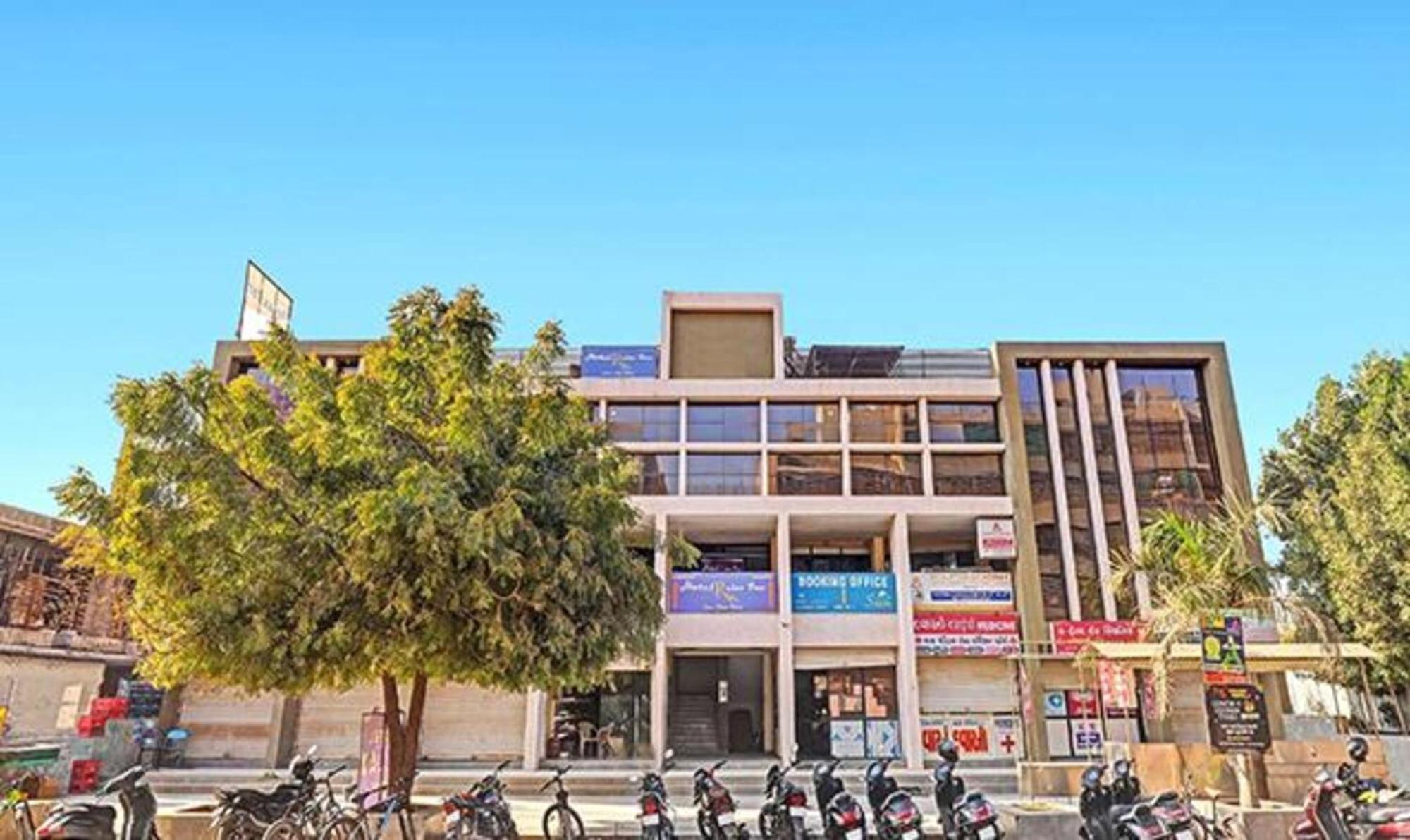 Fabhotel Relax Gandhinagar Ngoại thất bức ảnh